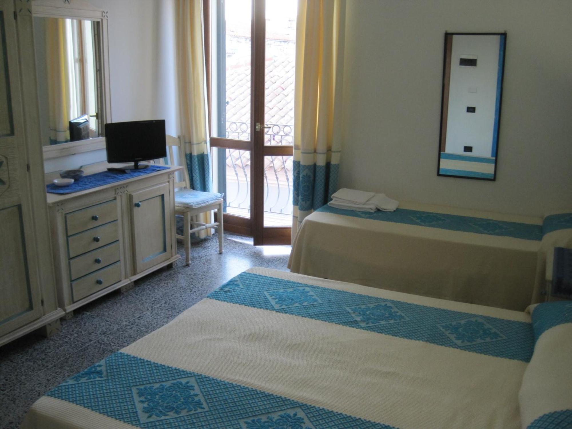 Hotel Moderno Santa Teresa Gallura Oda fotoğraf