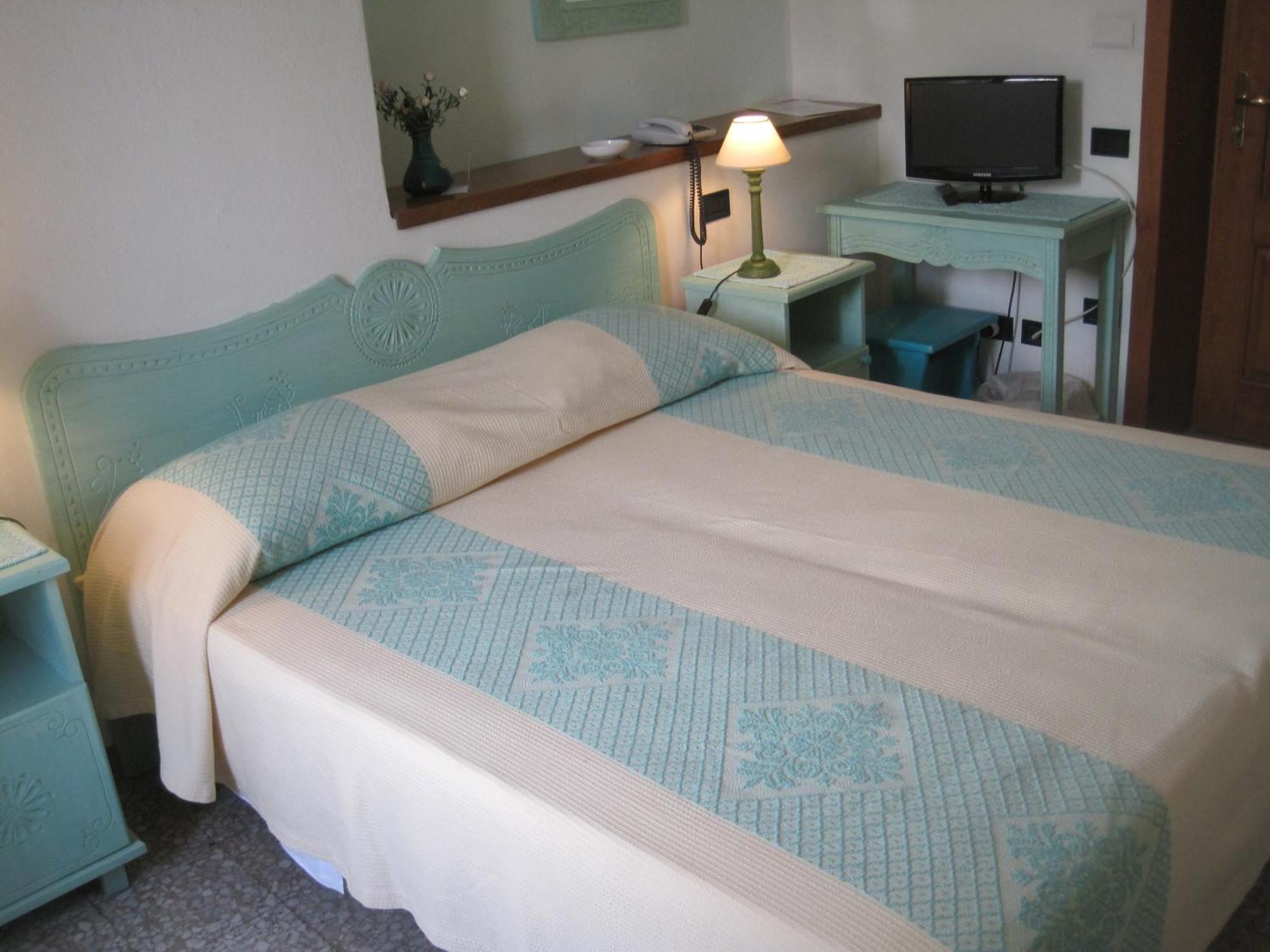 Hotel Moderno Santa Teresa Gallura Oda fotoğraf