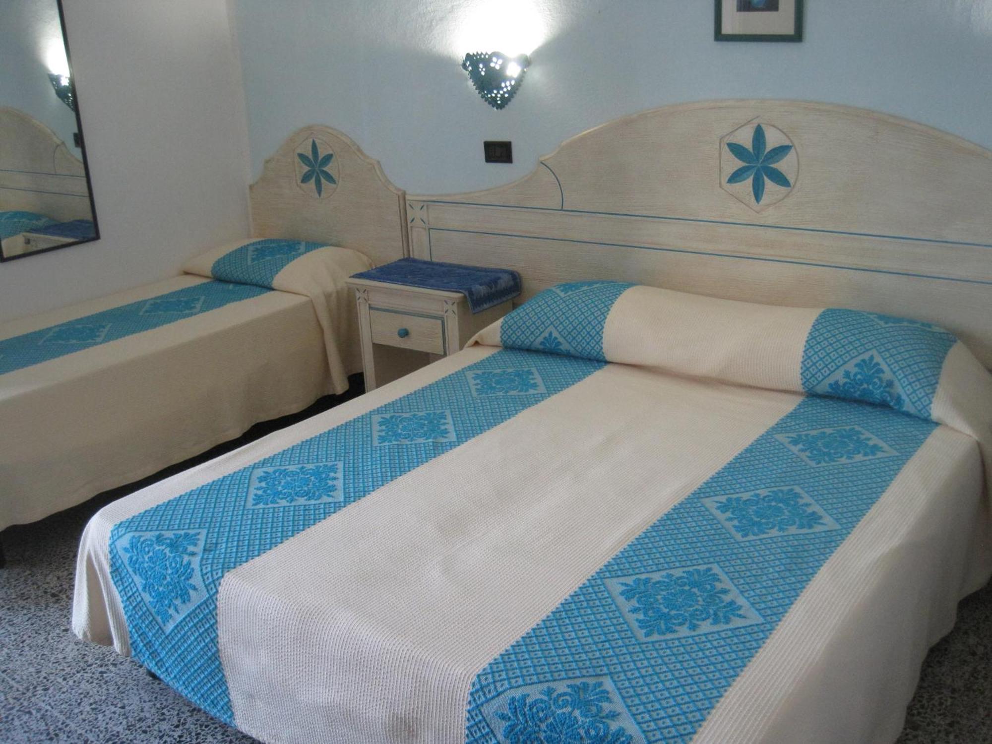 Hotel Moderno Santa Teresa Gallura Oda fotoğraf