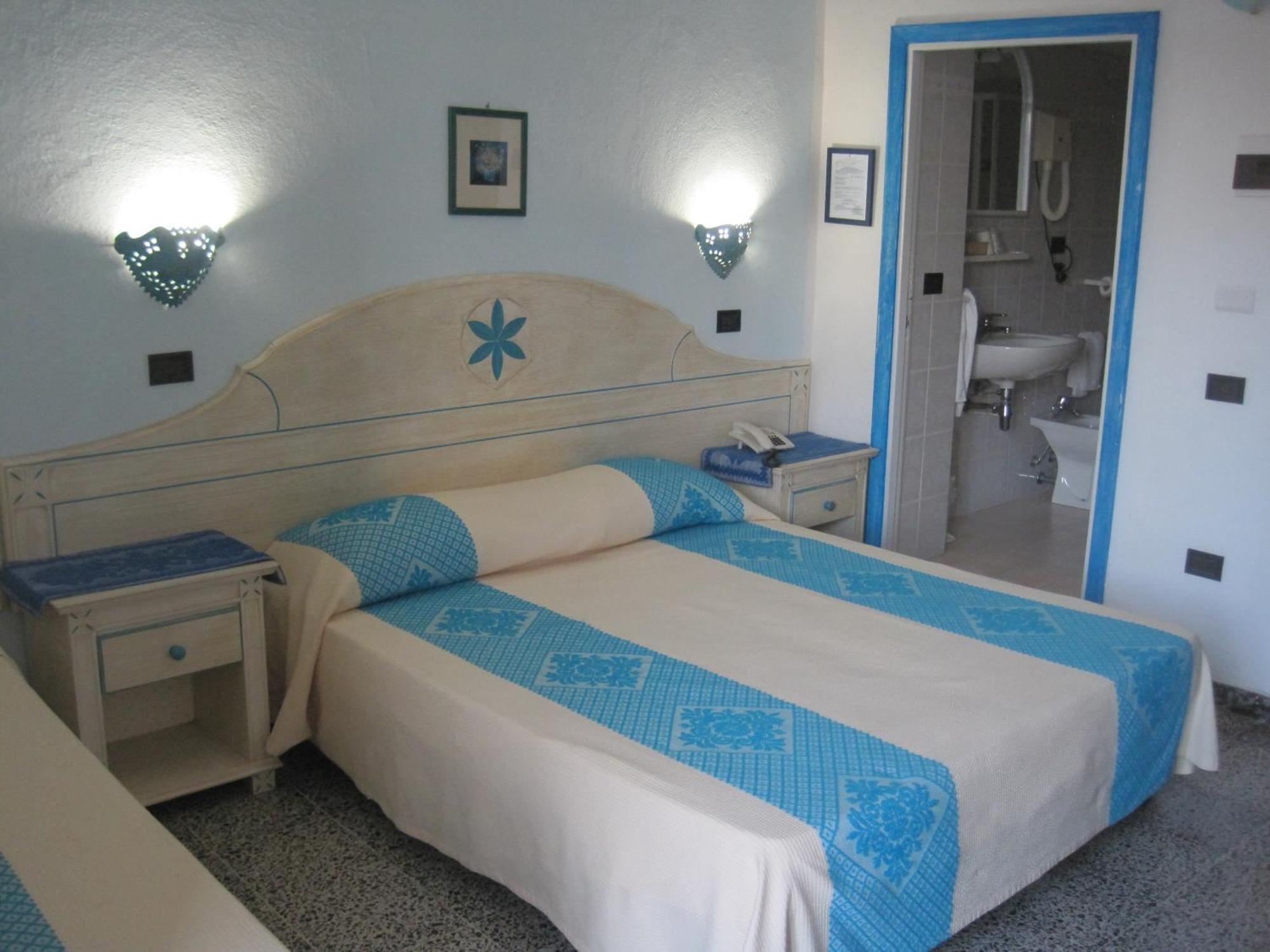 Hotel Moderno Santa Teresa Gallura Oda fotoğraf