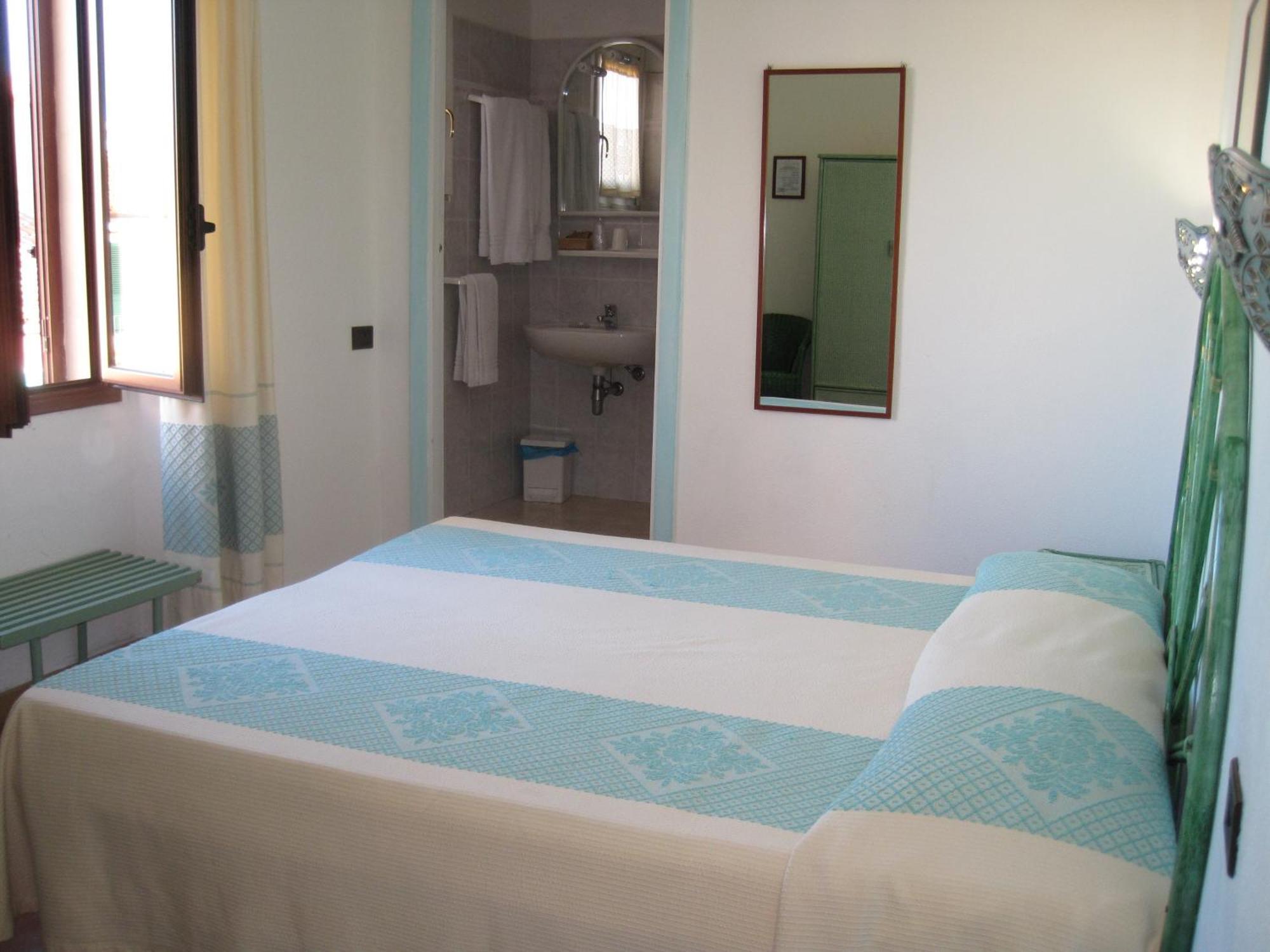 Hotel Moderno Santa Teresa Gallura Oda fotoğraf